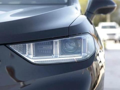 唯一不被骂的国产SUV, 4根排气管吊打吉利, 车主: 加价提车很划算