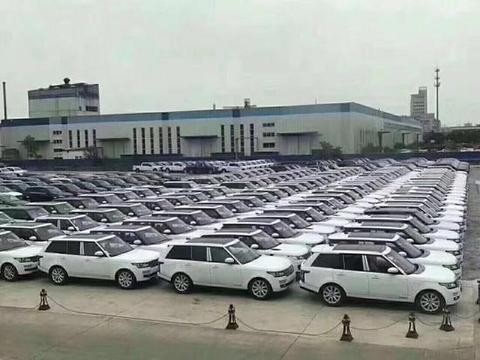 17款路虎揽胜行政 能上山、能涉水、强大四驱车，使你更加耀眼