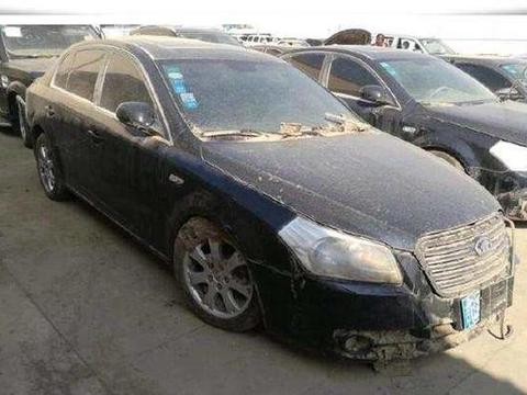 小伙花1.8万买了一辆奔腾B50, 回家清理出半吨多淤泥