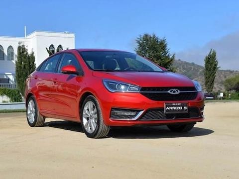 买艾瑞泽5的后悔去吧，这款合资车只卖6万多，油耗6L左右！