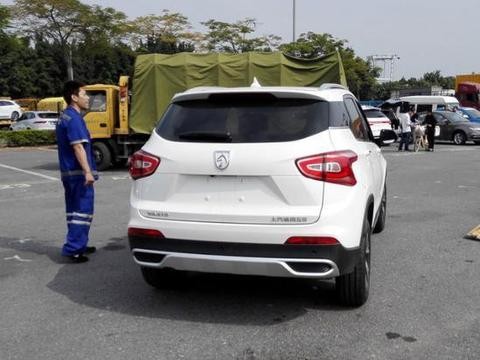 被吹上天的国产车，带朋友上高速，哭了，太丢面子了！