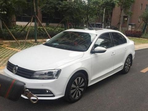 小伙花17万元落地1.4T排量大众速腾，媳妇：不如买辆乞丐版！