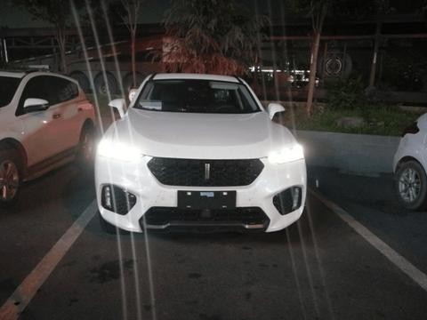 表姐刚去定了宝马X1, 见我提了这车回家, 果断就去宝马4S店退了