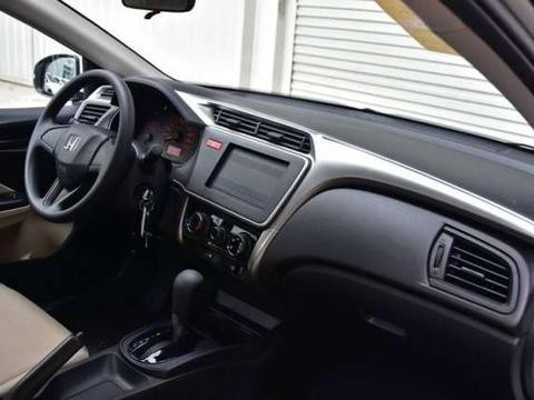 手握7万看捷达不如看它, 空间堪比朗逸, 后排带出风口油耗低至4毛