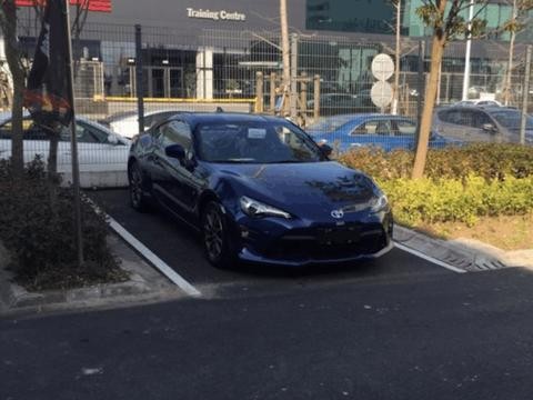 朋友刚订了宝马4系, 见我提了这车之后, 马上去退定了!