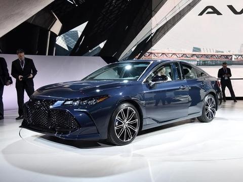 丰田亚洲龙引入国内，车长4.9米，接替皇冠迎战BBA！！