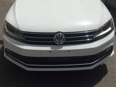 刚买的新车却被邻居看低，结果发现比他家的车强多