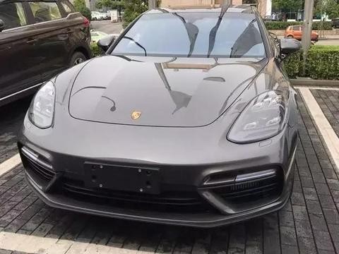 小伙花260万提4.0T保时捷帕拉梅拉，系成都第一台上路车