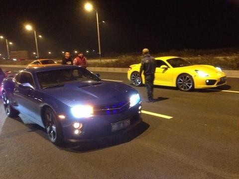 把车开到200km/h是什么样的体验？让这些作死的人告诉你！