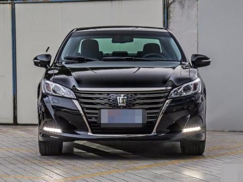 2018款丰田皇冠来袭，售25万，完胜奥迪！