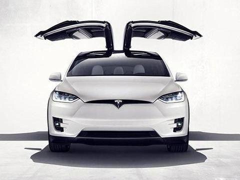 前车翻了！自动驾驶的特斯拉Model X会怎样？