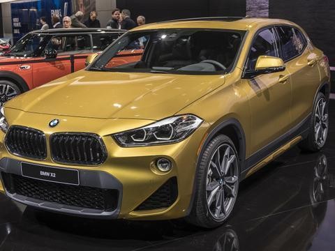 全新宝马X2却比宝马X1小，定位运动型SUV，全面竞标GLA