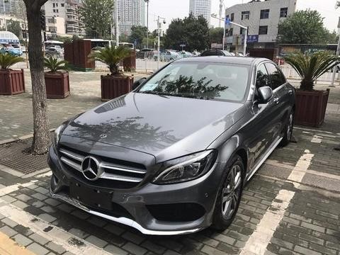 花36万买辆奔驰C200L, 美女直呼月光石灰的车身颜色最抢眼！