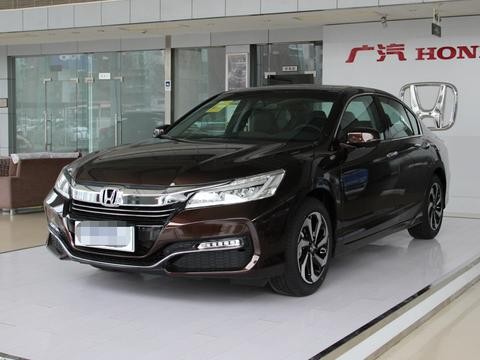 媲美凯美瑞，再降4万，被称为最厚道B级车，买迈腾后悔了！