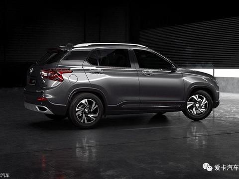 哈弗H6在售车型分为红/蓝标两种。两侧与头灯相连……