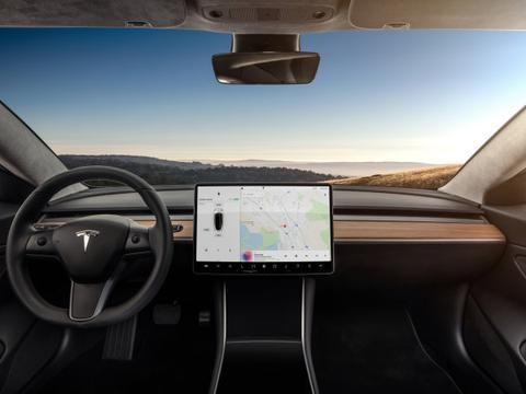 特斯拉Model 3将拥有人工智能语音助手？马斯克化身客服人员