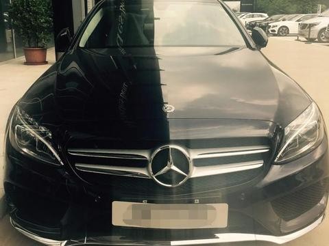 花35.5万提奔驰C200L: 看见美女销售的微笑, 车主害羞了