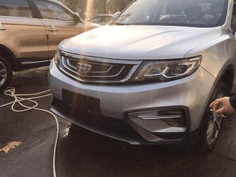 全国首台18款吉利博越到店, 外观大改后很酷炫