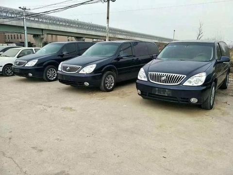 偶遇大批别克GL8退役车，店员：跑了1.5万公里，统统9万出手