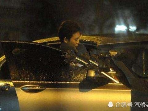 10年跑龙套前任嫌他丑抛弃他，走红后买豪车，闪婚娶二婚女