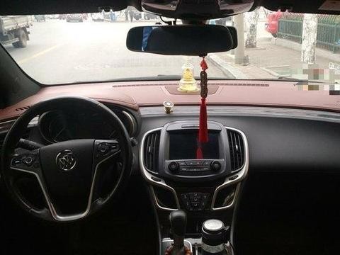 别克-君越 2013款SIDI精英舒适型配置丰富，性价比高