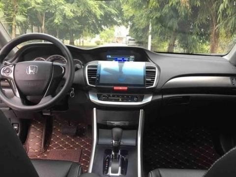 原本18万的车，行驶了一年，价格下落8万，当初只是看中外观