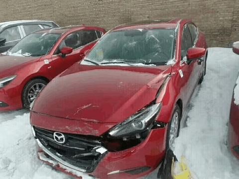 偶遇一批昂克赛拉运损车, 车头都撞碎了, 工作人员: 统统7折处理