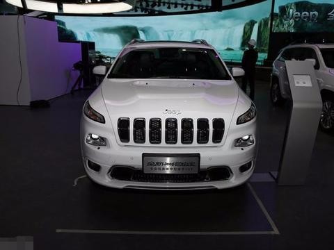 Jeep自由光一体式大灯,270马力,这颜值这动力没话说！