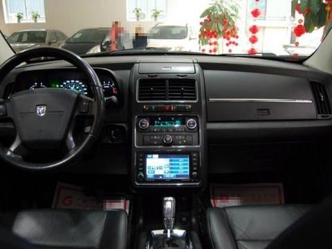 落地价32万, 现在只需10万, 开回乡下走亲戚, 邻居看不懂这是啥车