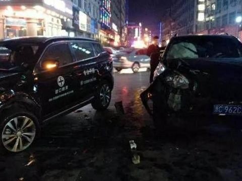吉利博越撞上了丰田汉兰达，路人对博越车主表示同情
