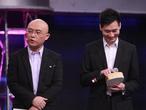 她是《非诚勿扰》的拜金女，却又因说错话遭封杀，今百万座驾出行