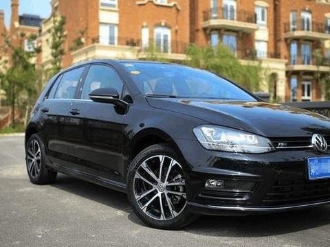 一个不小心, 把大众踹了一个坑出来, 说好的铁皮厚呢