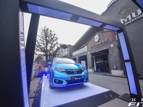 能玩的岁月遇到一辆好玩的车，这才叫潮！