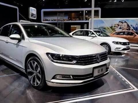 丰田挨怼了吧，大众亮剑最新款迈腾，颜值动力远超雅阁，凯美瑞