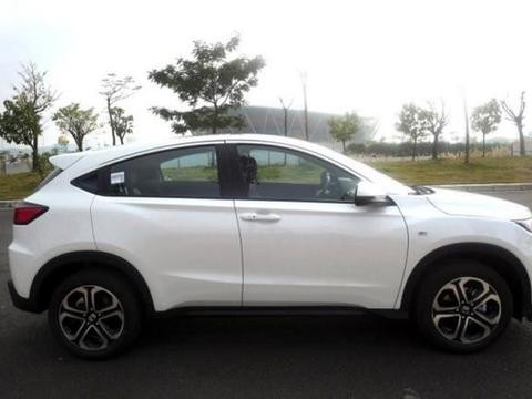 CR-V很火但这同门小弟也不差，月销1万加同级冠军，油耗6L