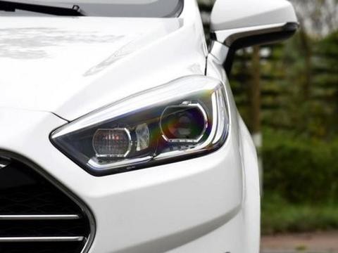 车长4米7自重1.58吨，全景天窗卖8万月销4000，成为力帆第二车