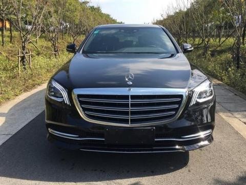 广东小伙花101万买2018款奔驰S320L: 开到公园里拍照