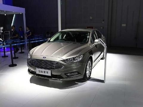 这车人称“小马丁”比奥迪A4还大