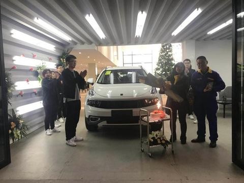 浙江首提领克01，颜值很帅气，车主：这是我见过最隆重的交车仪式
