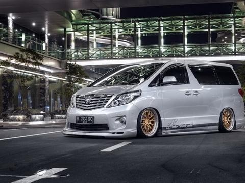 谦虚地说它是全球最佳MPV，商务风遇上爆改，赛车版MPV你敢信