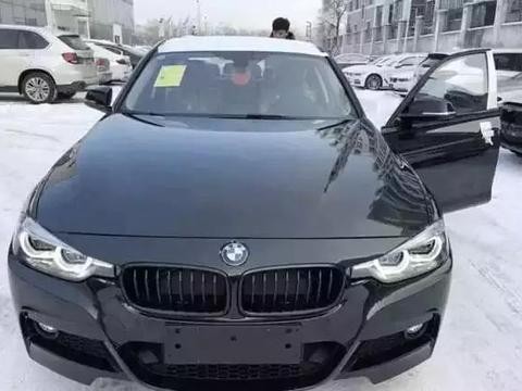 宝马330LI曜夜宝石青 勺子灯一开帅得一塌糊涂