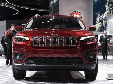 Jeep自由光中期改款! 大灯终于睁开眼了!