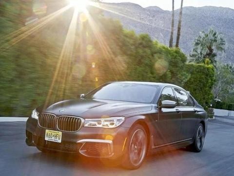 驾驶史上最强7系是什么感觉