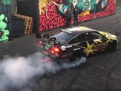 900匹马力的甩尾车？原来是你我都知道的街车！