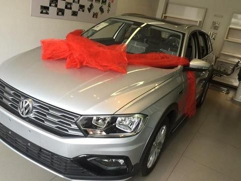 四川小伙花15万元落地大众蔚领, 父亲: 五口之家旅行很温馨