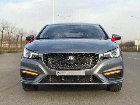 这款轿车颜值爆表，百公加速7秒，仅售10万还买本田思域？