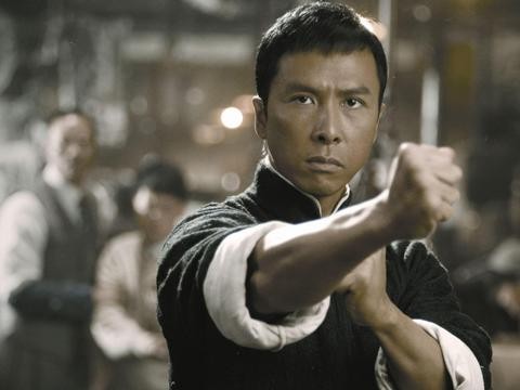 《叶问4》花4亿讲李小龙拜师, 黄晓明豪车现身确认演李小龙!