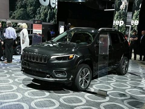 这硬派越野SUV, 比汉兰达还霸气, 性能比肩普拉多, 预售21万要爆