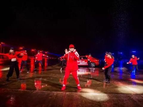 比思域快一秒、百公里油耗5.8、66天订单超26000, 这车晚买拍大腿