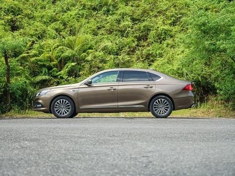 光看内饰性能 你会觉得这款车是辆豪车